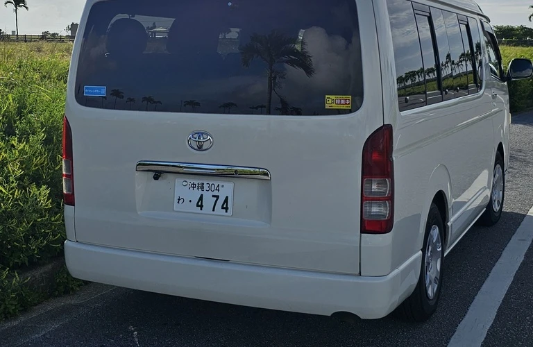 沖縄へみんなで出かけよう！10人乗りのハイエースならダイオレンタカー！